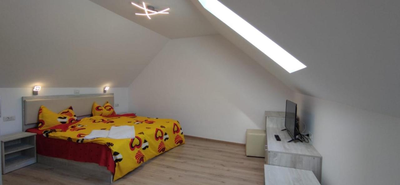 Calypso Rooms Făgăraş Extérieur photo