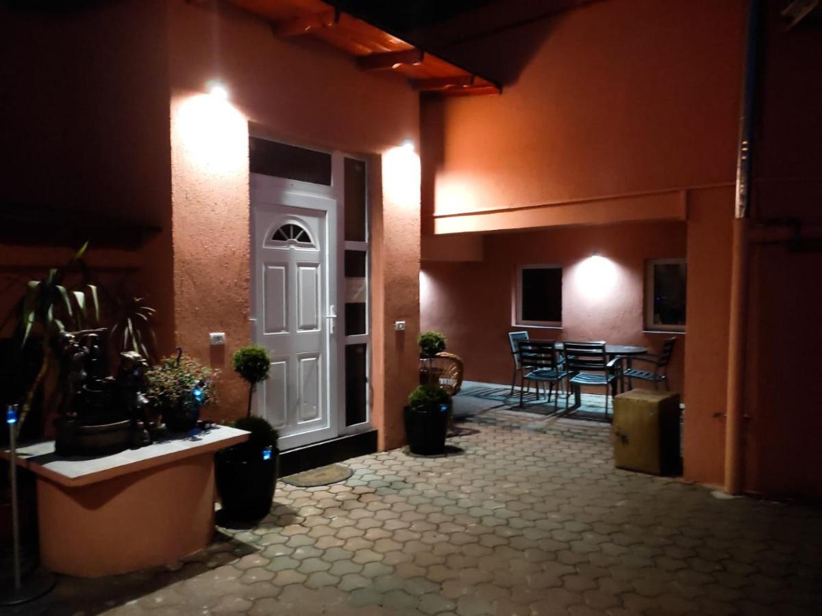 Calypso Rooms Făgăraş Extérieur photo