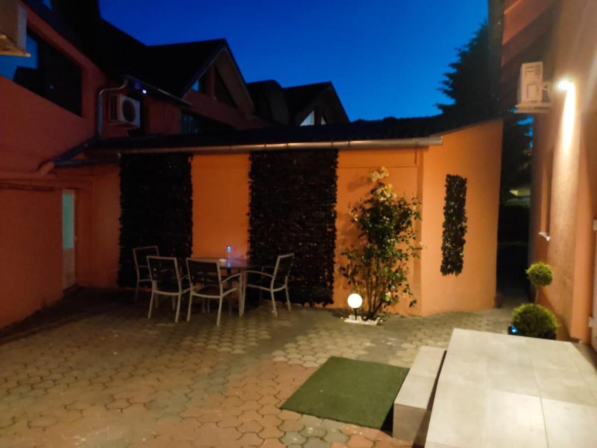 Calypso Rooms Făgăraş Extérieur photo