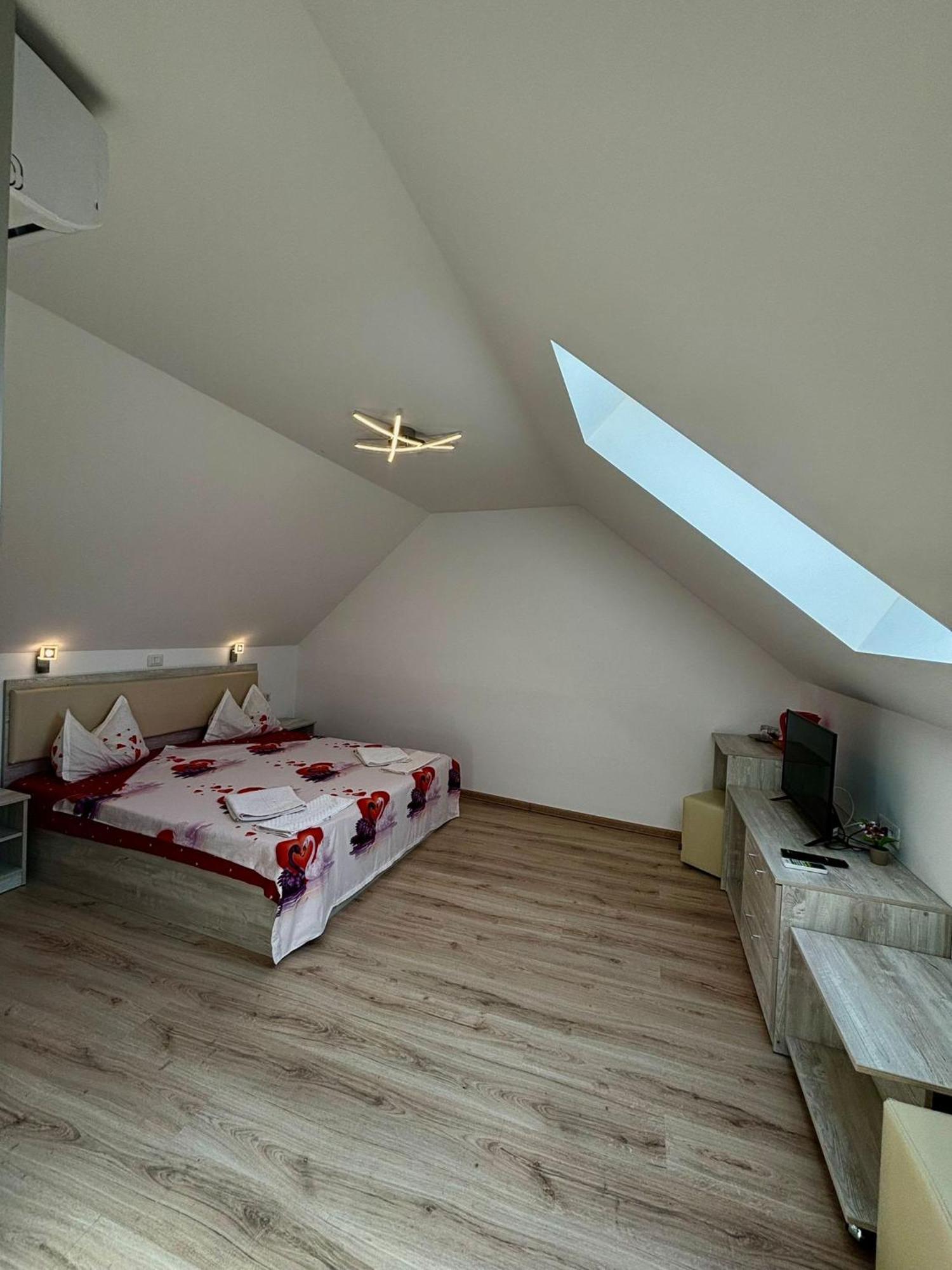 Calypso Rooms Făgăraş Extérieur photo