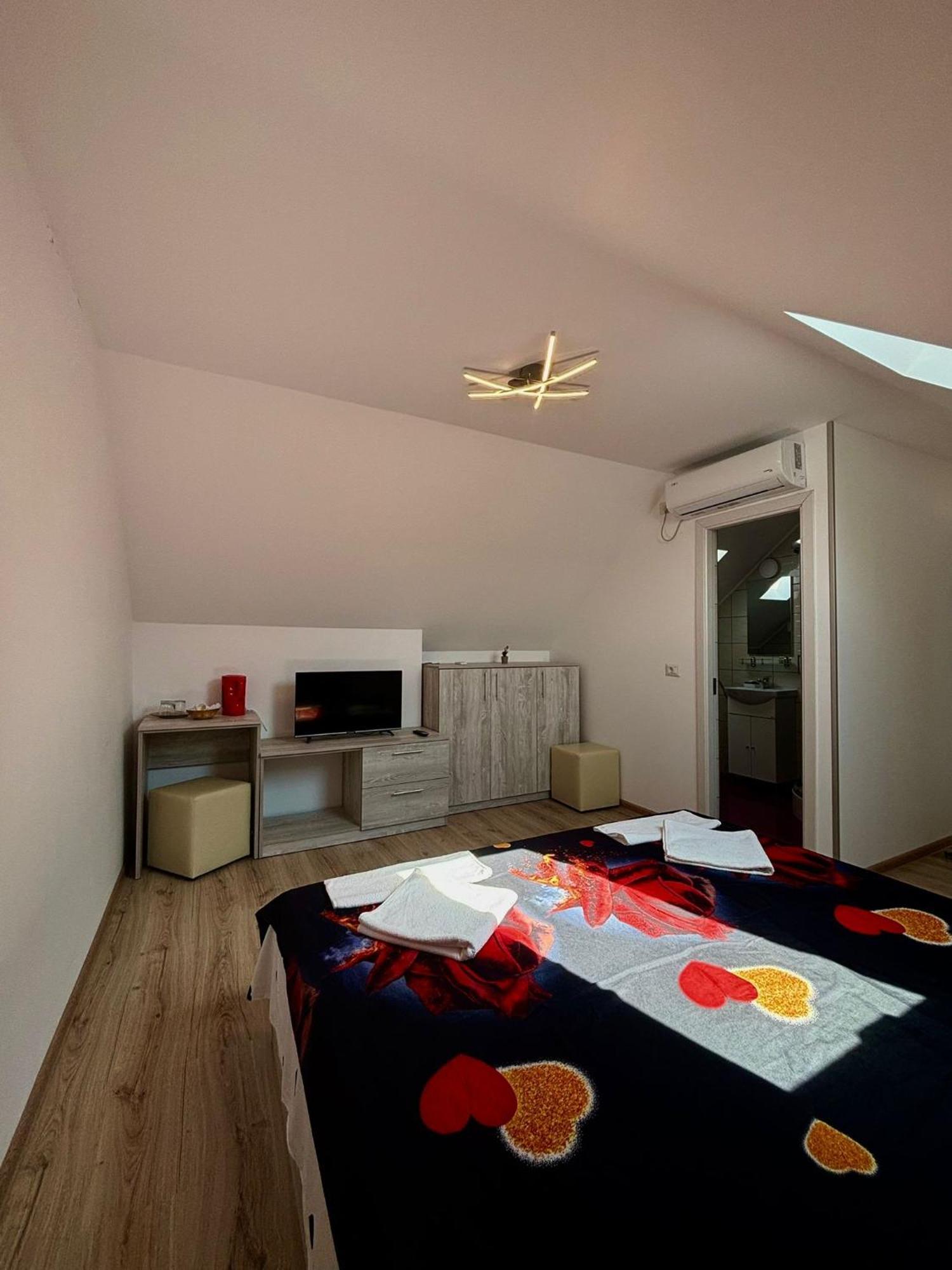 Calypso Rooms Făgăraş Extérieur photo